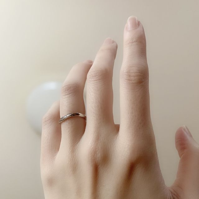 【銀座ダイヤモンドシライシの口コミ】 着けてる！って感じもなく気軽に付けられます。
少し細く感じる方もおられ…