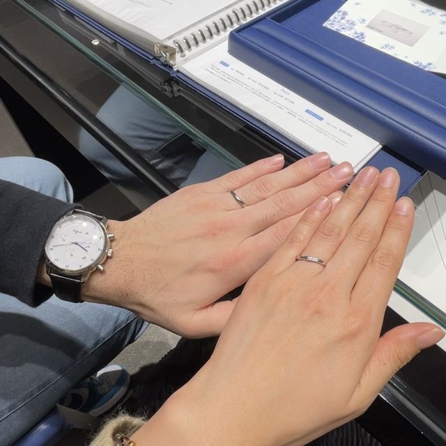 【銀座ダイヤモンドシライシの口コミ】 手に馴染みやすいデザインですが、シンプルすぎす、
ダイヤモンドも付いて…