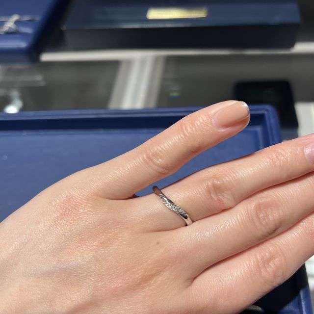 【銀座ダイヤモンドシライシの口コミ】 日常でも使いやすく、色んな角度から見てもダイヤモンドの輝きが美しく上…