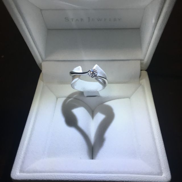 【STAR JEWELRY(スタージュエリー)の口コミ】 頂いた物だったのですが、指が太くストレートタイプは似合わないと伝えて…