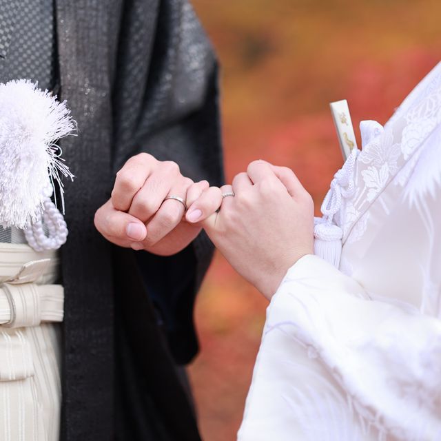 【銀座ダイヤモンドシライシの口コミ】 シンプルかつ上品な指輪です。
5つのダイヤモンドが埋め込まれていてどこ…