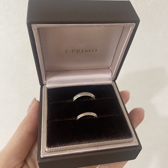 【アイプリモ(I-PRIMO)の口コミ】 当初はシンプルな指輪を希望していましたが、上下のミル打ちがさりげなく…