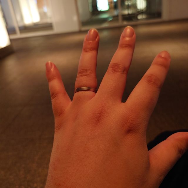 【TANZO.(鍛造指輪)の口コミ】 鍛造製法なのでとにかく丈夫です。少しのことで曲がったりしなさそう。斜…