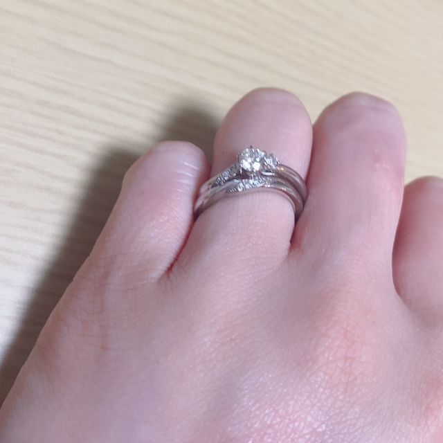 【銀座ダイヤモンドシライシの口コミ】 ブライトボヤージュの婚約指輪を先に購入していたためセットで使えること…
