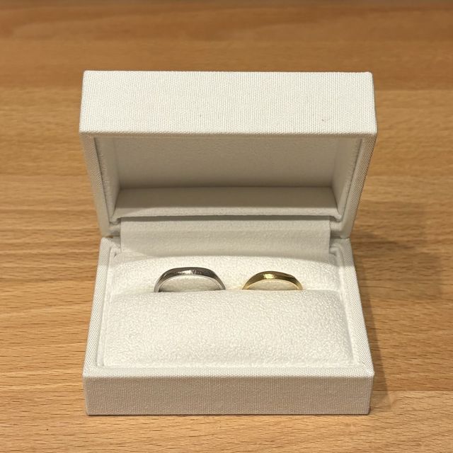 【HASUNA(ハスナ)の口コミ】 少しデザイン性のある指輪なので人と被らないところがオススメです。鏡面…