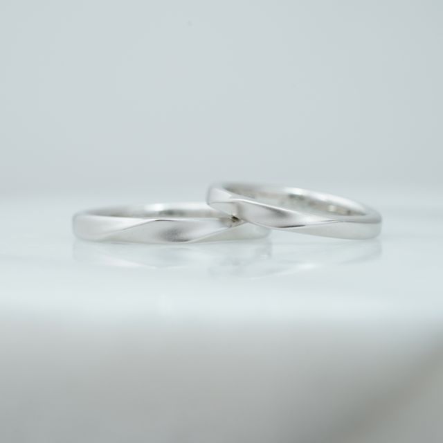 【THREE TREES(スリーツリーズ)の口コミ】 指輪のデザインはシンプルにしてます。
互いに、素材はプラチナを選びまし…