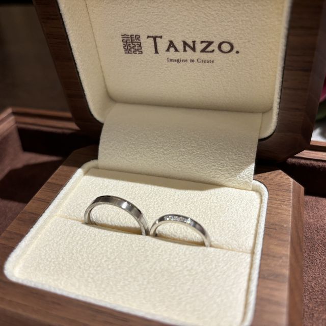 【TANZO.(鍛造指輪)の口コミ】 【指輪のデザイン、テイスト】
平打ちリングがかっこ良いと直感で思ったの…