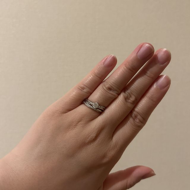 【銀座ダイヤモンドシライシの口コミ】 自分側、真上、相手から見た時とどこから見てもキラキラ輝いているのがわ…