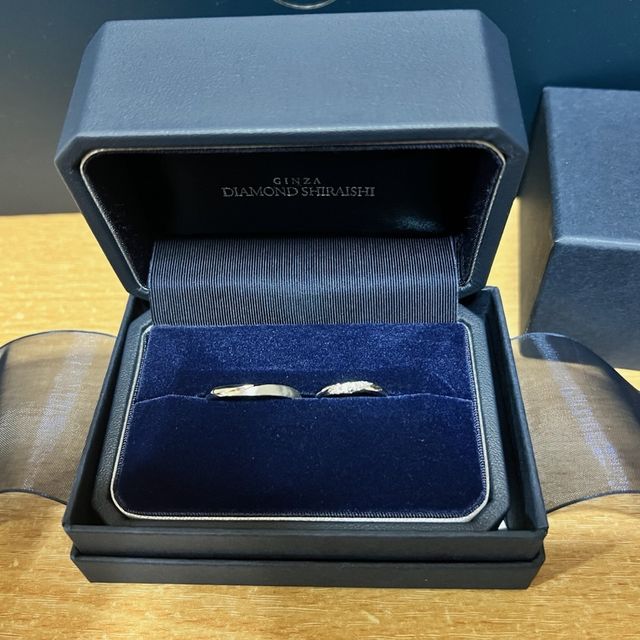 【銀座ダイヤモンドシライシの口コミ】 ダイヤモンドの数は割と控えめなのですが、独自の止め方をしているらしい…