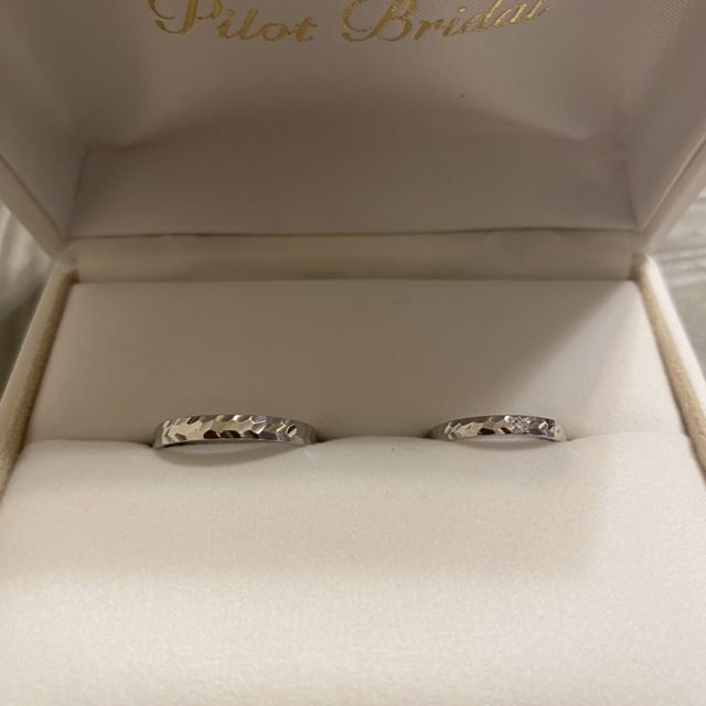 【PILOT BRIDAL(パイロットブライダル)の口コミ】 全面にカッティング加工がされており、どの角度からもキラキラしています…