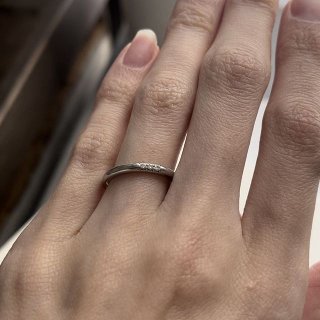 【ティファニー(Tiffany & Co.)の口コミ】 一見シンプルな3粒ダイヤのデザインのですが、シンプルな中にも一粒一粒の…