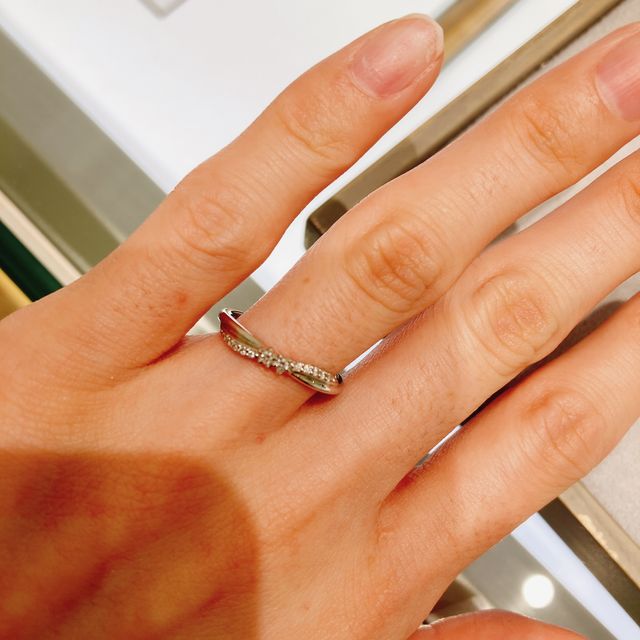 【STAR JEWELRY(スタージュエリー)の口コミ】 デザインがとても可愛く、星を思わせるデザインがスタージュエリーさんな…