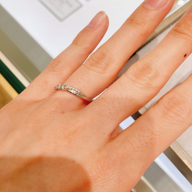 【STAR JEWELRY(スタージュエリー)の口コミ】 デザインがとても可愛く、星を思わせるデザインがスタージュエリーさんな…