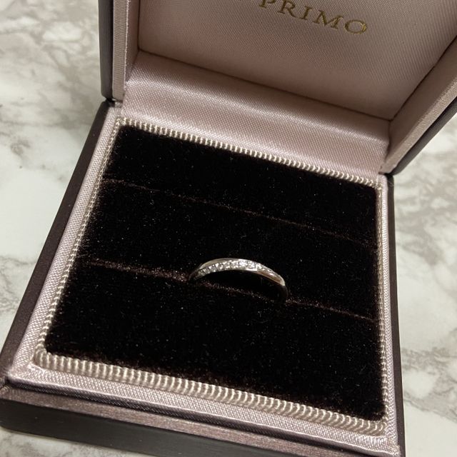 【アイプリモ(I-PRIMO)の口コミ】 メレダイヤモンドラインがすごく綺麗で、どの角度からみても輝いています…