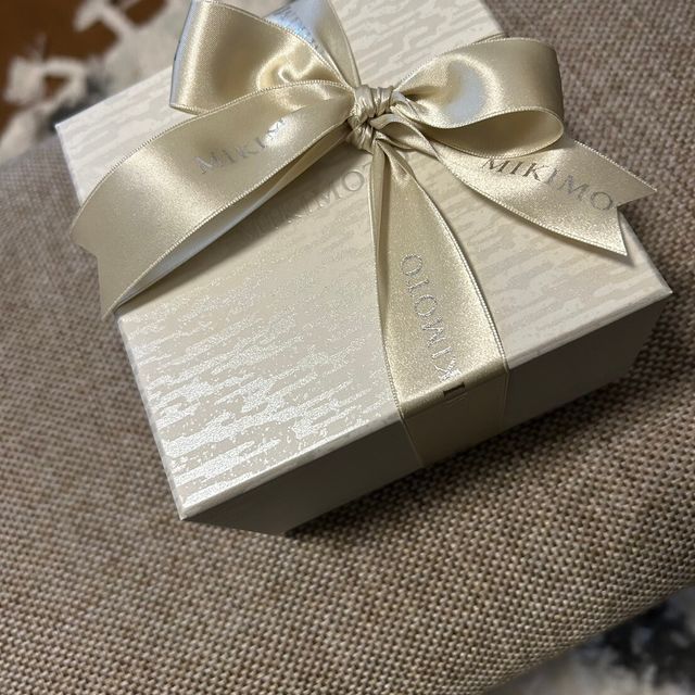 【MIKIMOTO(ミキモト)の口コミ】 とにかくつけ心地が滑らかです。肌に馴染む感覚がお気に入りで、最初につ…