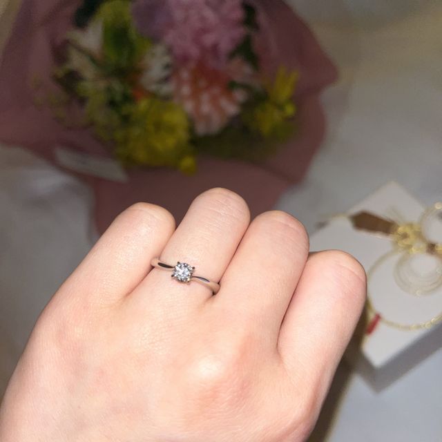 【銀座ダイヤモンドシライシの口コミ】 指の形にあったとてもきれいな指輪でした。ダイヤの質もよく、とても満足…