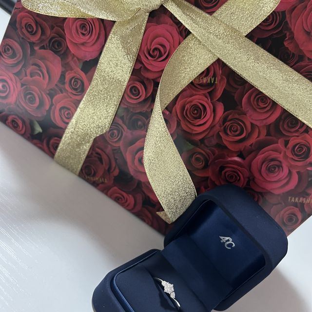 【4℃ BRIDAL(ヨンドシーブライダル)の口コミ】 ダイヤひとつひとつの大きさや、見た目のバランスが1番綺麗に見えたデザイ…