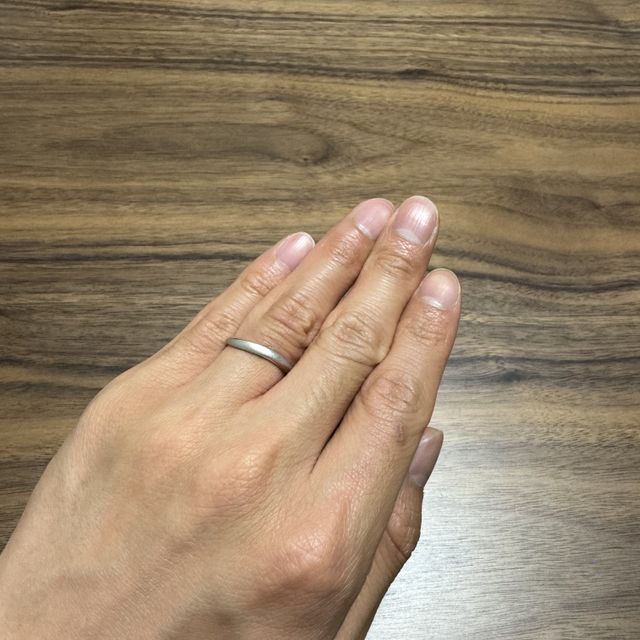 【4℃ BRIDAL(ヨンドシーブライダル)の口コミ】 指輪の内側に小さなダイヤモンドがあるのと、イニシャルが刻印されている…