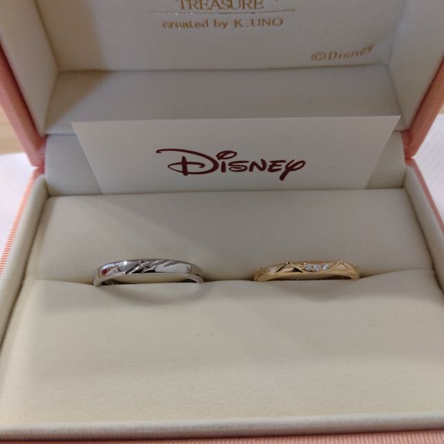 【ケイウノ ブライダル(K.UNO BRIDAL)の口コミ】 美女と野獣モチーフの指輪で、男性用の爪痕の傷がとてもかっこよく、女性…