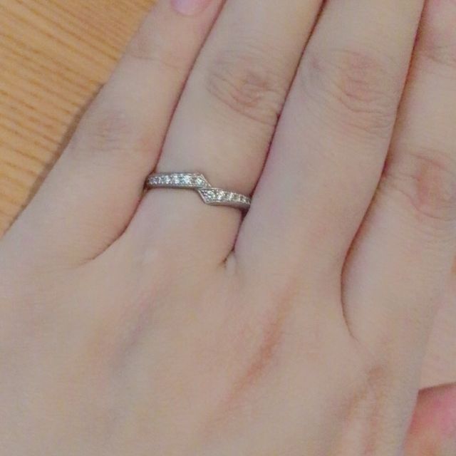 【俄(にわか)の口コミ】 セットリングが存在しており、今は買えないけれど何年か後の記念に買おう…