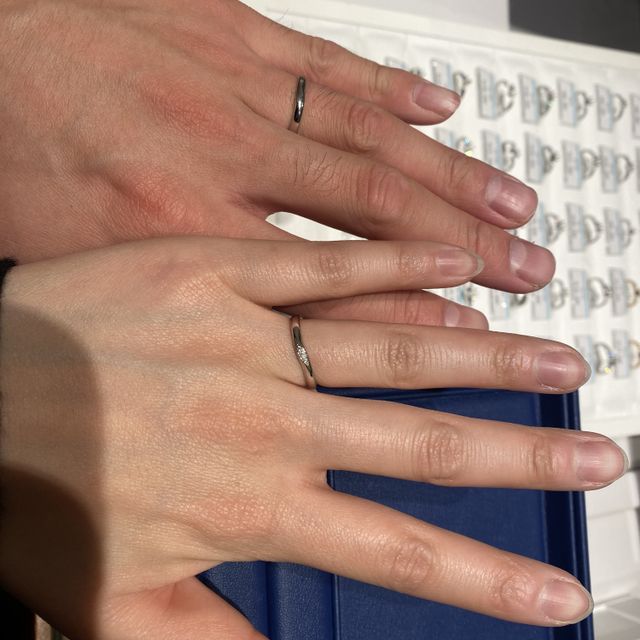 【銀座ダイヤモンドシライシの口コミ】 指輪の着け心地が非常によかったのが印象的です。指輪の指に触れる部分が…