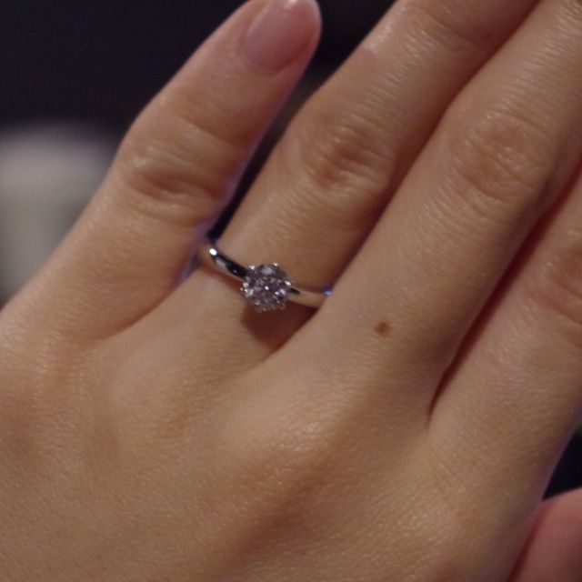 【GALA JEWELRY(ガラジュエリー)の口コミ】 ダイヤモンドのグレードと価格を比較した時に良いと思ったから。
中に入っ…