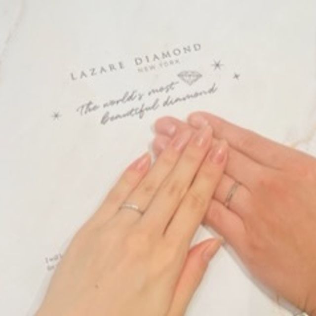 【ラザール ダイヤモンド(LAZARE DIAMOND)の口コミ】 ストレートタイプでメレダイヤの指輪を選びました。付け心地が良く、ずっ…