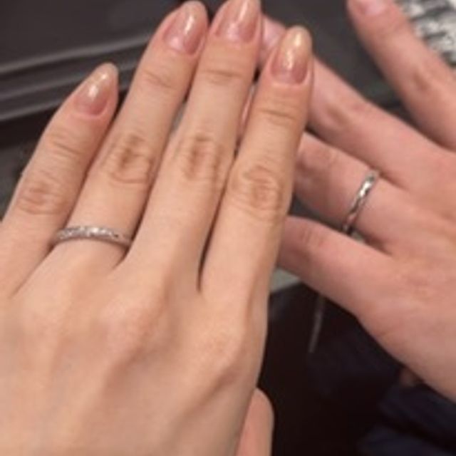 【ラザール ダイヤモンド(LAZARE DIAMOND)の口コミ】 ストレートタイプでメレダイヤの指輪を選びました。付け心地が良く、ずっ…