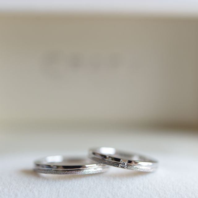 【CRAFY(クラフィ)の口コミ】 自分たちは指輪はプラチナを選びました。デザインも自分たちで考え、シン…