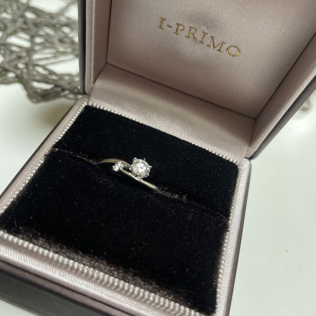 【アイプリモ(I-PRIMO)の口コミ】 まず何よりもI-PRIMOがこだわっているダイヤがとても綺麗で婚約指輪の高級…