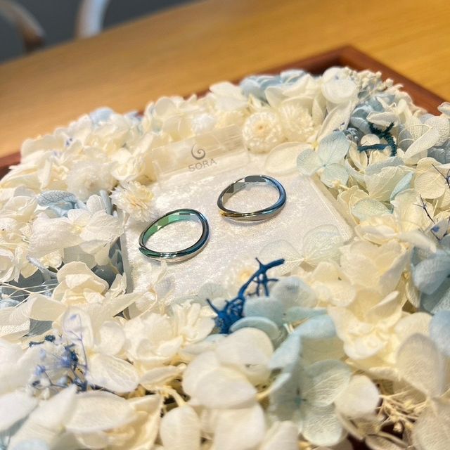 【SORA(ソラ)の口コミ】 発色部以外の銀色の部分は艶ありか艶消しかでもかなり印象は変わると思い…