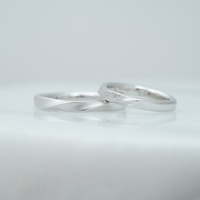 【THREE TREES(スリーツリーズ)の口コミ】 シンプルなデザインながらも
1部をマットにしたり細かいダイヤモンドを
埋…