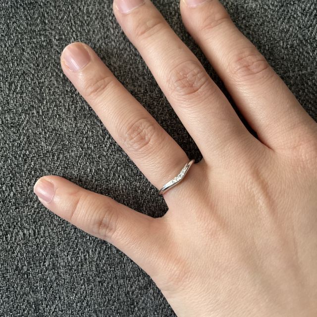 【ケイウノ ブライダル(K.UNO BRIDAL)の口コミ】 シンプルなデザインで普段使いも可能です。人によってリングの太さを買え…