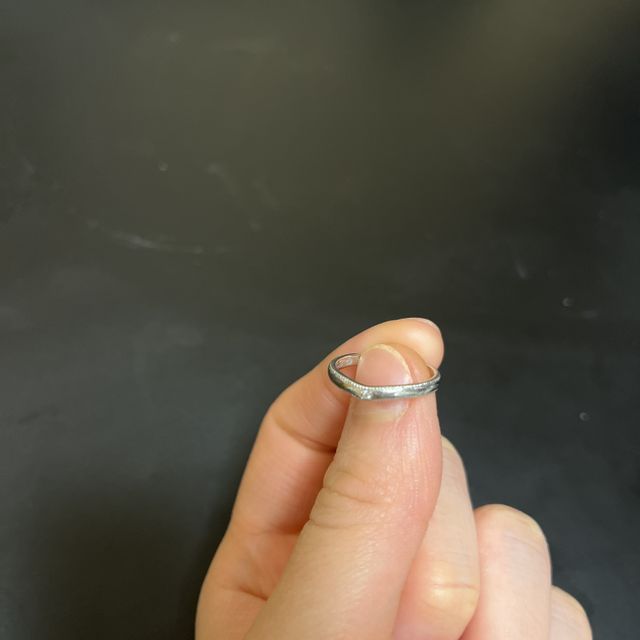 【エクセルコダイヤモンド(EXELCO DIAMOND)の口コミ】 ミル打ちの入ったデザインに他の人とあまりかぶらないオリジナル感を感じ…