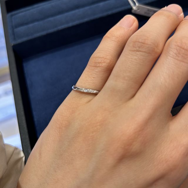 【4℃ BRIDAL(ヨンドシーブライダル)の口コミ】 素材はシルバーを見ていたのですが、長期的に考えるとプラチナの方がいい…