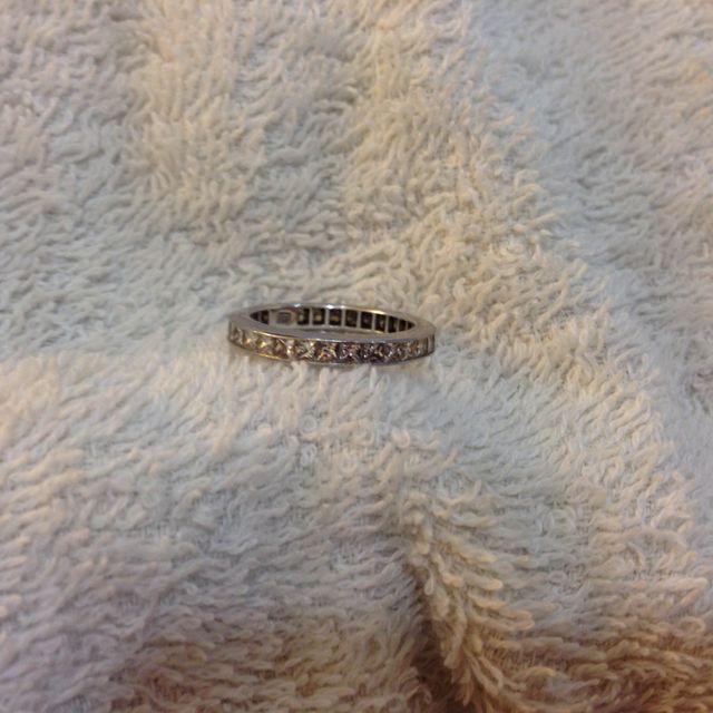 【ハリー・ウィンストン(Harry Winston)の口コミ】 購入前は別の指輪の候補が既にありましたが、立ち寄ってみたこちらの店舗…