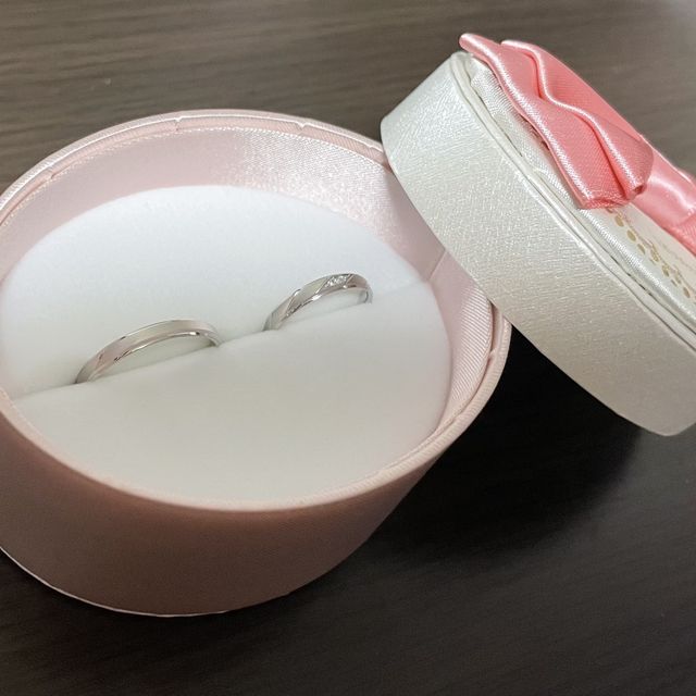 【insembre(インセンブレ)の口コミ】 マットとつやが交互になっており、他にないデザインだと思い決めました。…