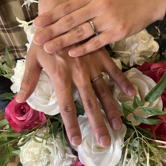 【TANZO.(鍛造指輪)の口コミ】 チラリと見えるスターライトアーニャ、と、モコのわしかこう。共地金で作…