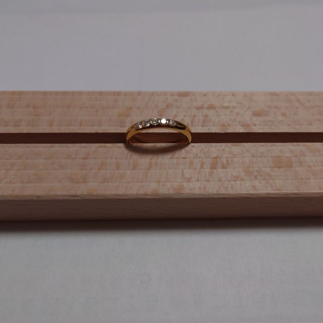 【和光ブライダルブティックギンザの口コミ】 今回初めてゴールド素材の指輪にしたが主張しすぎない上品な色味で、デザ…