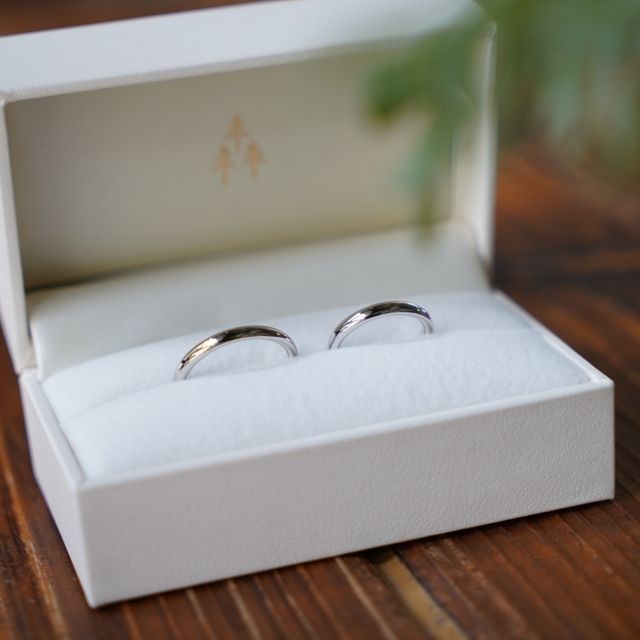 【THREE TREES(スリーツリーズ)の口コミ】 指輪のデザインはシンプルにし、素材もプラチナにしました。何十年も着け…