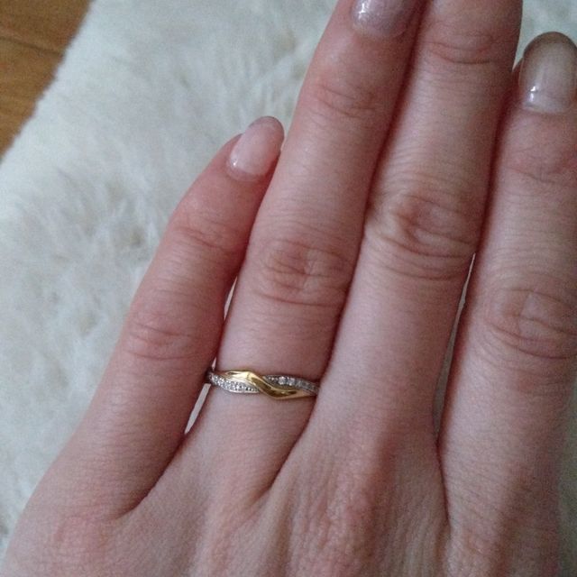 【銀座ダイヤモンドシライシの口コミ】 ゴールド、プラチナのコンビ、ウェーブタイプの指輪を探していて、水かき…