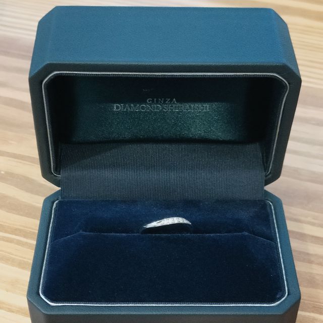 【銀座ダイヤモンドシライシの口コミ】 重ね付けして使えるものを探していました！
同じウーノシリーズで婚約指輪…
