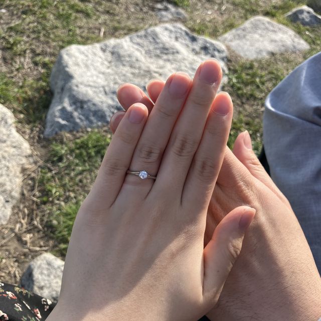 【銀座ダイヤモンドシライシの口コミ】 リングのデザインがたくさんあり、最初はなかなか決められず迷ってしまい…