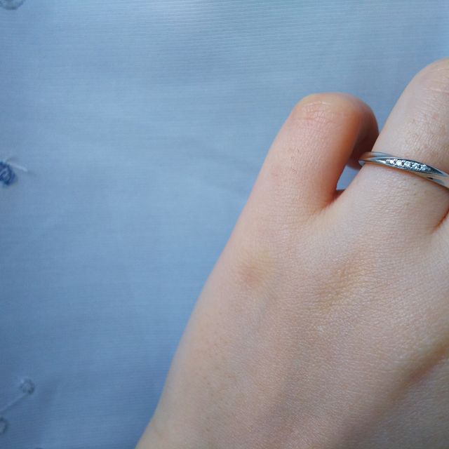 【4℃ BRIDAL(ヨンドシーブライダル)の口コミ】 ペアでの購入だったので、旦那の気に入るものにしました。細めのリングで…