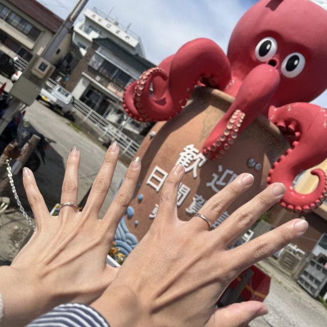 【銀座ダイヤモンドシライシの口コミ】 適度な厚みがあるため、高級感があります。元々ウェーブ型の指輪が好きだ…