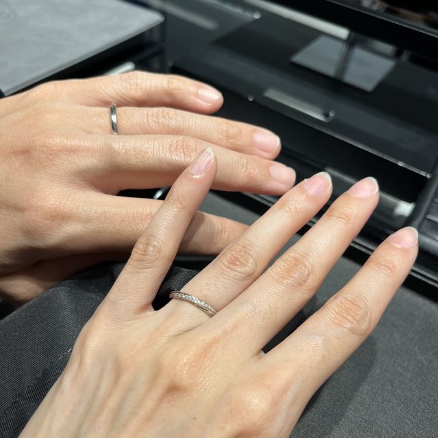 【エクセルコダイヤモンド(EXELCO DIAMOND)の口コミ】 ウェーブ型かストレート型で探していたところ、私の手の形に合う緩やかな…