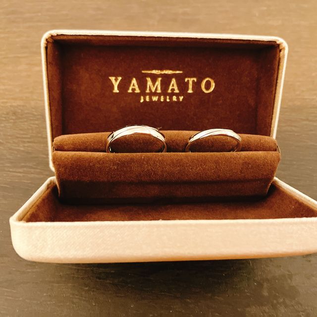 【PILOT BRIDAL(パイロットブライダル)の口コミ】 鍛造製法の指輪でハードプラチナを使用しており、とても丈夫です。
シンプ…