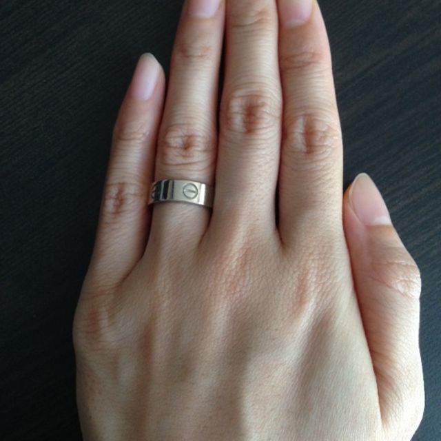 【カルティエ(Cartier)の口コミ】 結婚指輪は一生付けていく物なので、シンプルで飽きのこないデザインの物…