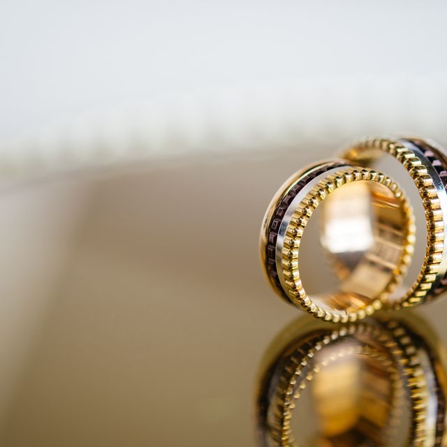 【ブシュロン(BOUCHERON)の口コミ】 普通のマリッジリングっぽくないところが気に入りました。
もともと華奢な…