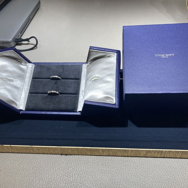 【ショーメ(CHAUMET)の口コミ】 結婚指輪のみでも華やかになる物が良くてこちらのデザインにしましたが、…